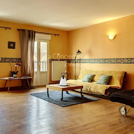 Triplex Avec De Grand Volume Pour Accueillir Famille Et Amis Au Coeur D'ault *